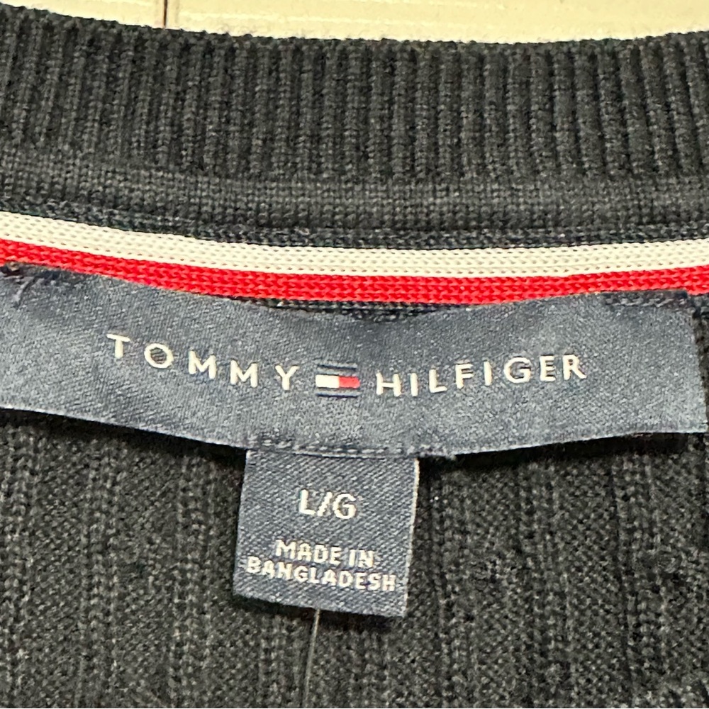Tommy Hilfiger Cable Knit Crewneck Lightweight Sweater Size Large NWT - Picture 3 of 9